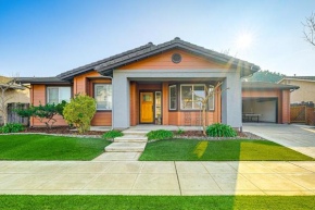 26 Mi to Fresno Pet-Friendly Home in Reedley!